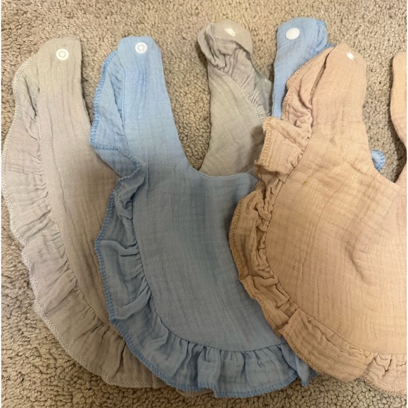 Baby bibs - never worn - Picture 2 of 2